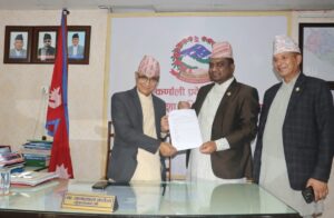 अल्पमतमा परेपछि मुख्यमन्त्री यामलाल कँडेलले दिए राजीनामा