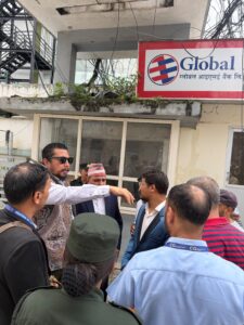 थापाथली घटनापछि,अव्यवस्थित तार हटाउन मन्त्री श्रेष्ठको निर्देशन