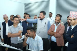 उर्जामन्त्रीले दिए कर्मचारीलाई धन्यवाद