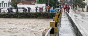 काठमाडौंका नदी किनारमा यात्रा गर्न रोक