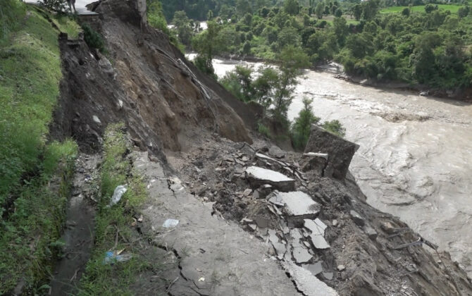 कृष्णभीर पहिरोले अवरुद्ध पृथ्वीराजमार्ग खुलाउन १० देखि १५ दिन लाग्ने