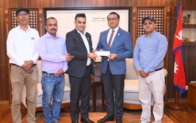 भोटेकोसी बाढीपीडितको राहतका लागि एसटीसी ग्रुपको ५० लाख १ हजार सहयोग