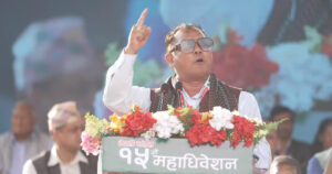 रेशम चौधरीले कांग्रेस महाधिवेशनमा गीतमार्फत सुनाए थारू समुदायका सवाल