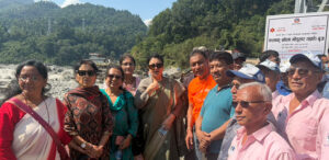 बाढी प्रभावित बेत्रावती पुगिन् पूर्वराष्ट्रपति विद्यादेवी भण्डारी, फलाखु खोलाको बेलिब्रिज अवलोकन